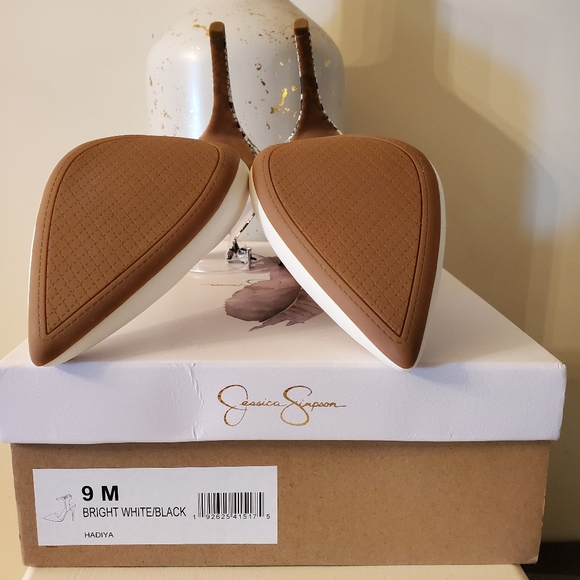 🔥Jessica Simpson White Hadiya Pumps - Picture 14 of 16